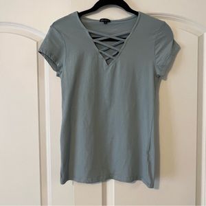 Splash Women’s Size Large V Neck Criss Cross Tee Light Blue